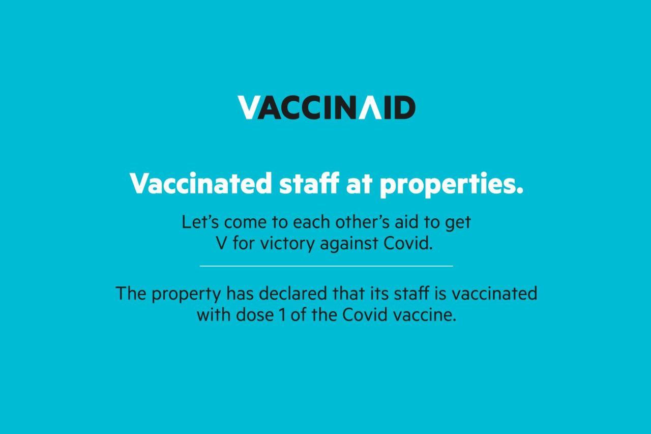 Vaccinated Staff - Oyo 11400 The Down Town Suites Hyderabad Luaran gambar